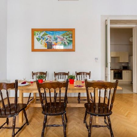 Bourgeois Elegance In The Heart Of Budapest Exterior photo