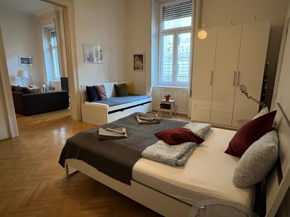 Bourgeois Elegance In The Heart Of Budapest Exterior photo