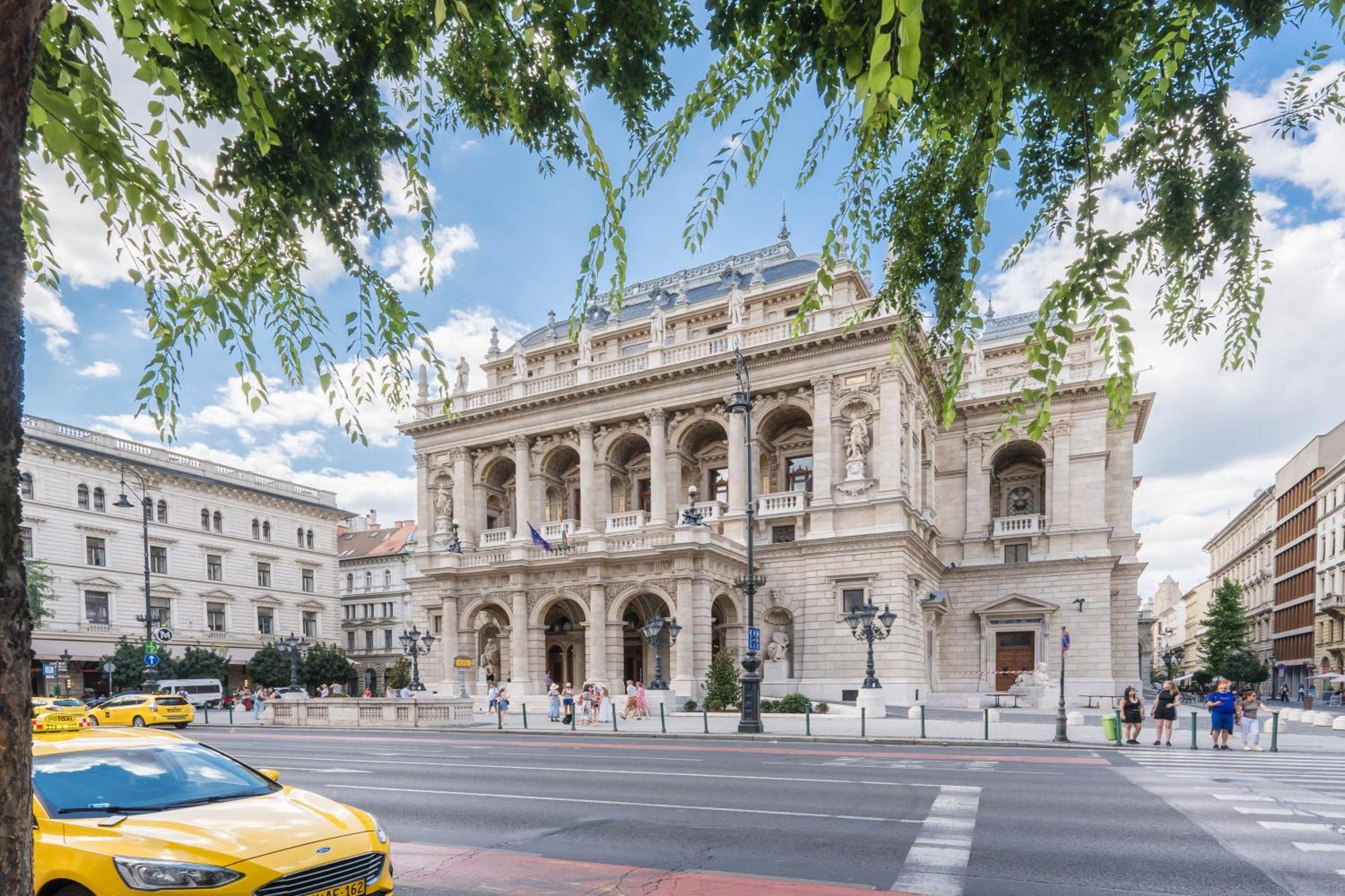 Bourgeois Elegance In The Heart Of Budapest Exterior photo